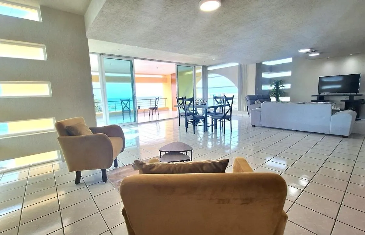 Apartment Amazing Oceanfront Condominium In Downtown Cozumel