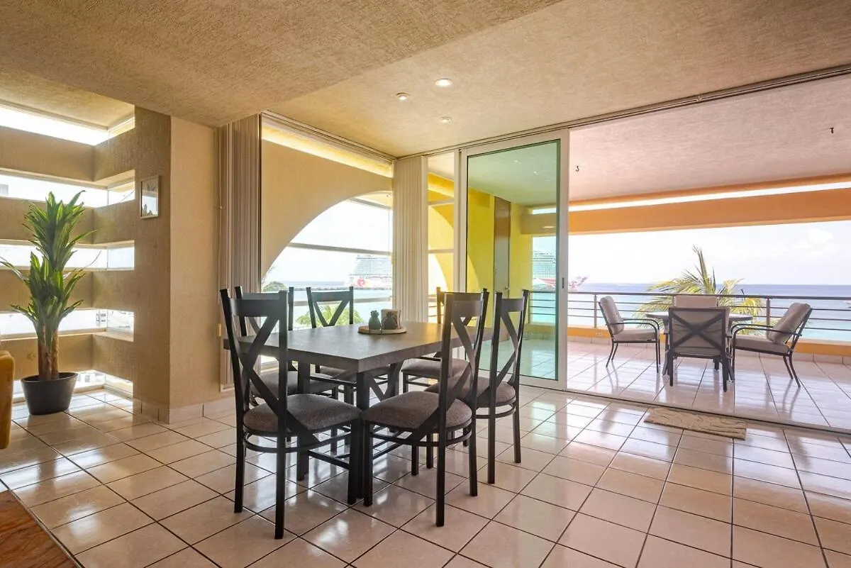 Apartment Amazing Oceanfront Condominium In Downtown Cozumel